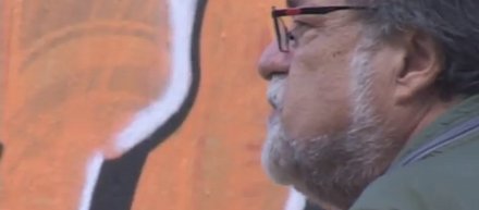 El activista griego, en un momento de su intervención en Barcelona. Foto: Tercera Información