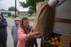 2012-12-30_05_hollister_migrant_worker_food