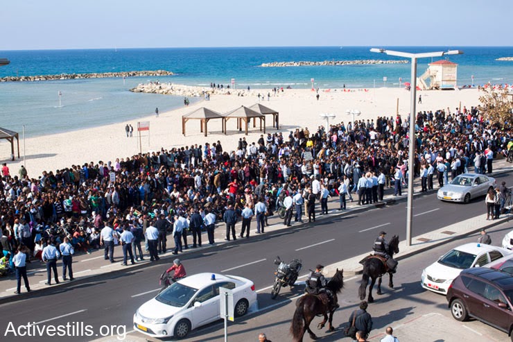 Διαδήλωση έξω από την αμερικανική πρεσβεία