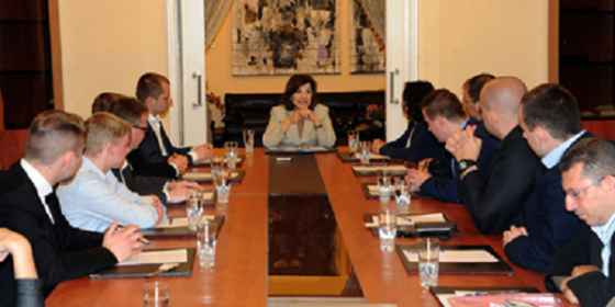 Η σύμβουλος πολιτικής και μέσων ενημέρωσης του προέδρου Άσαντ, Μπουτχάινα Σααμπάν, συναντά μια ακόμη αντιπροσωπεία του φασιστικού Ευρωπαϊκού Μετώπου Αλληλεγγύης για τη Συρία