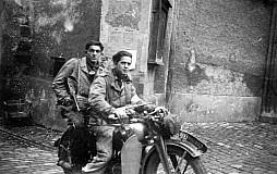 Francis with another partisan in Vianden sm